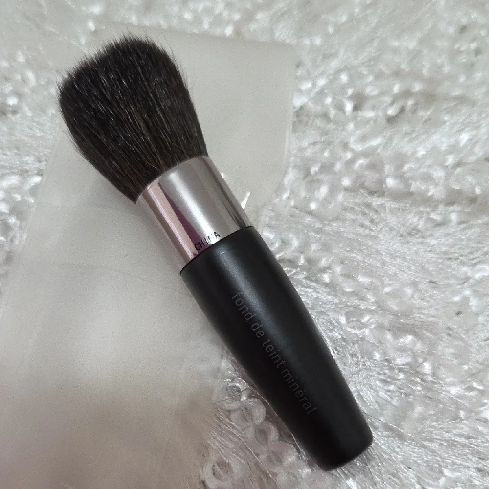 Mary Kay Black and Silver Foundation Brush